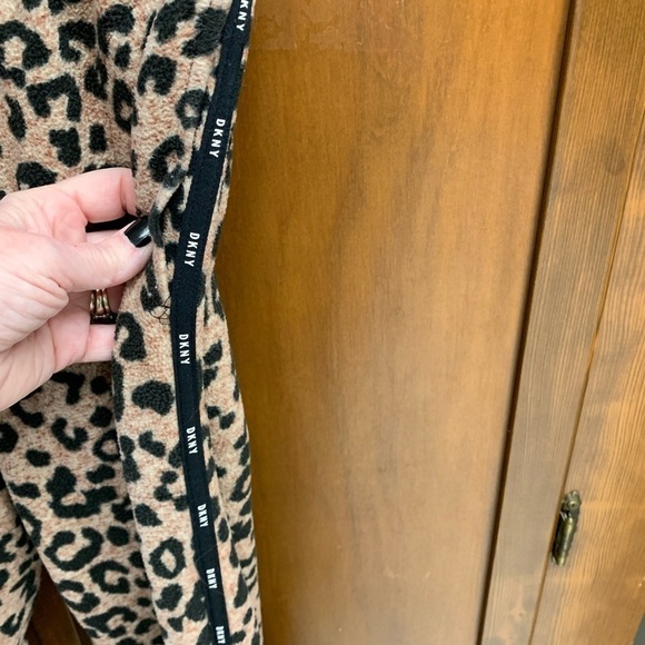 DKNY poly spandex animal print joggers track pants cuffed ankle medium - Picture 5 of 8